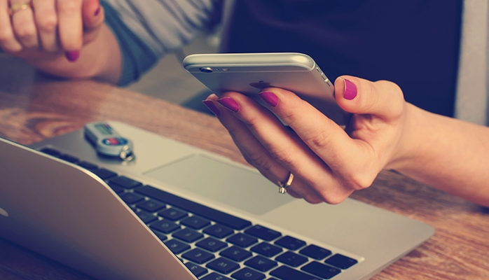 Interdiction des réseaux sociaux aux mineurs : les réserves du Conseil de l'IA et du numérique